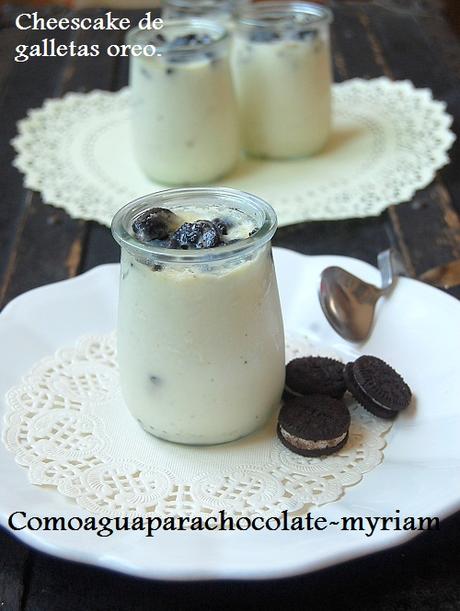 VASITOS DE CHEESCAKE DE GALLETAS OREO.