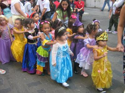 EL RECREO - EL ADELANTO DEL CARNAVAL EN SABANA GRANDE LO DIERON LOS NIÑOS