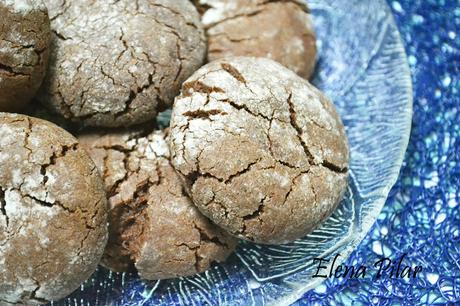 Galletas craqueladas de chocolate (Chocolate crinkle cookies)