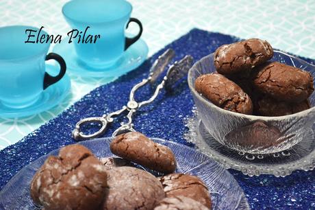 Galletas craqueladas de chocolate (Chocolate crinkle cookies)