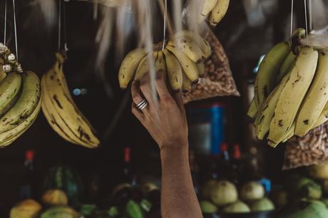 Jamaica-Collage_On_The_Road-Straw_Hat-Golden_Top-White_Shorts-Maje_Sandals-Fruits_Stands-Outfit-Summer_Look-Street_Style-39