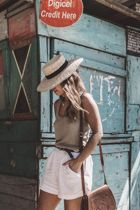 Jamaica-Collage_On_The_Road-Straw_Hat-Golden_Top-White_Shorts-Maje_Sandals-Fruits_Stands-Outfit-Summer_Look-Street_Style-19