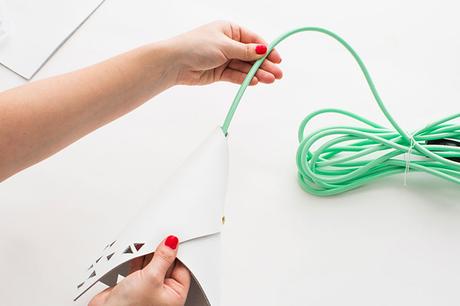 DIY: hazte TU PROPIA LÁMPARA con cable de colores y un trozo de cuero!