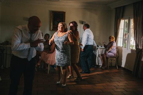La boda de Raquel y Ángel Todos participan el reportaje de boda con sus bailes