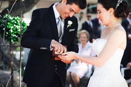 La boda de Raquel y Ángel Los novios y las arras
