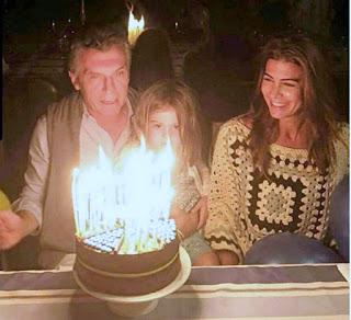 El jorobado y la fábrica de asado. El jorobado y la fábrica de asado.