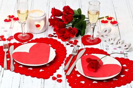 Valentine's Day table setting from Poundland for your romantic evening of dining in together. #PoundlandValentine: 