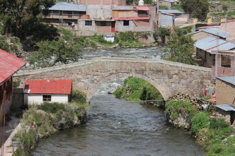 El distrito de Velille puente-calicanto