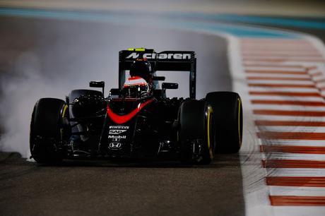 EL MP4-31 DE McLAREN HONDA PASA EL CRASH TEST DE LA FIA