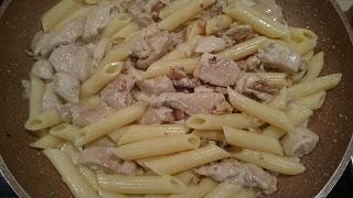 PENNE RIGATE CON NUECES Y POLLO (Garofalo vs Nueces de California) PENNE RIGATE CON NUECES Y POLLO (Garofalo vs Nueces de California)