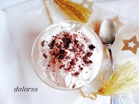 Stracciatella con dados de pera a la canela Stracciatella con dados de pera a la canela