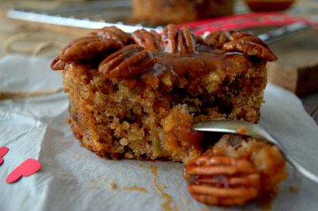 Mini bizcochos de manzana y nueces pecanas con salsa toffee, San Valentín estilo casero