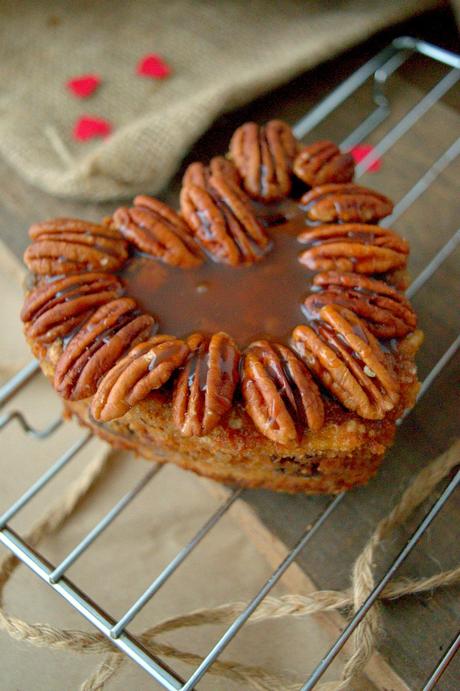 Mini bizcochos de manzana y nueces pecanas con salsa toffee, San Valentín estilo casero