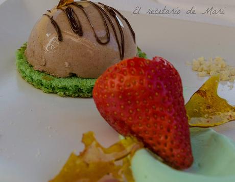 Bizcocho de menta con semifrio de chocolate Bizcocho de menta con semifrio de chocolate