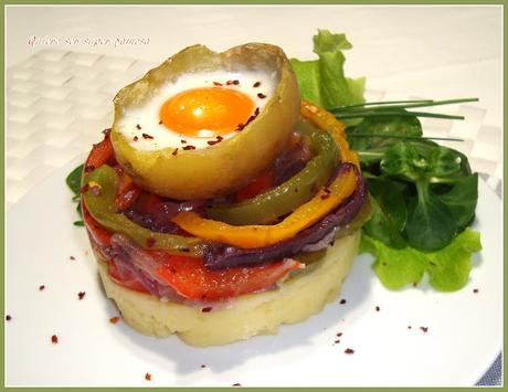 Patatas rellenas de huevo en base de pisto Patatas rellenas de huevo en base de pisto