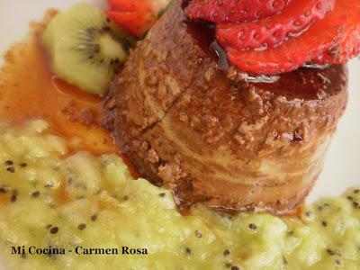 FLAN DE CHOCOLATE CON FRESAS Y PURÉ DE KIWI CON AROMA DE ACEITE DE OLIVA VIRGEN EXTRA