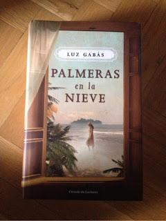 FLAN DE CHOCOLATE CON FRESAS Y PURÉ DE KIWI CON AROMA DE ACEITE DE OLIVA VIRGEN EXTRA FLAN DE CHOCOLATE CON FRESAS Y PURÉ DE KIWI CON AROMA DE ACEITE DE OLIVA VIRGEN EXTRA