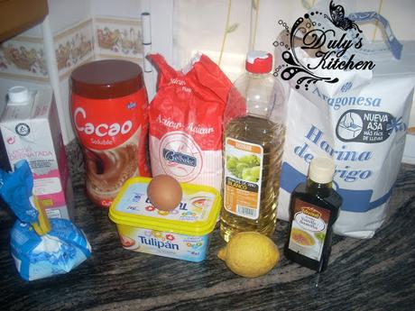 CupCakes de chocolate con cobertura de queso crema CupCakes de chocolate con cobertura de queso crema