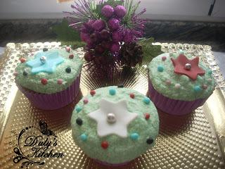 CupCakes de chocolate con cobertura de queso crema CupCakes de chocolate con cobertura de queso crema