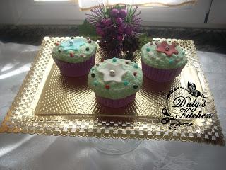 CupCakes de chocolate con cobertura de queso crema CupCakes de chocolate con cobertura de queso crema