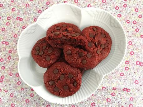 Red velvet chocolate chip cookies recetas san valentin recetas delikatissen galletas rojas galletas red velvet galletas de cacao galletas con pepitas de chocolate cookies de chocolate chocolate chip cookies 