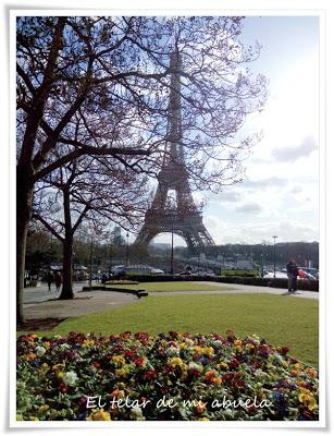 CAJA DECORADA EN PUNTO DE CRUZ, FUNDAS CON BOQUILLA Y VIAJE A PARÍS.