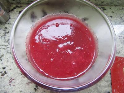 Tarta de galleta, nata y fresas