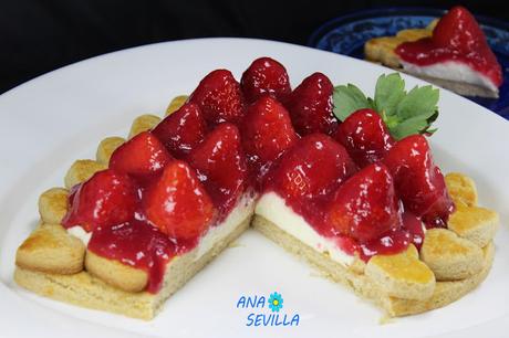 Tarta de galleta, nata y fresas