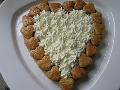 Tarta de galleta, nata y fresas