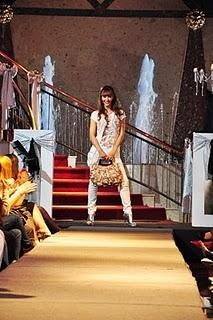 Desfile en Victoria Palace Recepciones 2010 Desfile en Victoria Palace Recepciones 2010