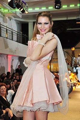 Desfile en Victoria Palace Recepciones 2010 Desfile en Victoria Palace Recepciones 2010