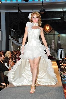 Desfile en Victoria Palace Recepciones 2010 Desfile en Victoria Palace Recepciones 2010