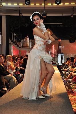 Desfile en Victoria Palace Recepciones 2010 Desfile en Victoria Palace Recepciones 2010