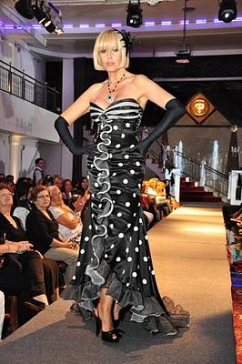 Desfile en Victoria Palace Recepciones 2010 Desfile en Victoria Palace Recepciones 2010