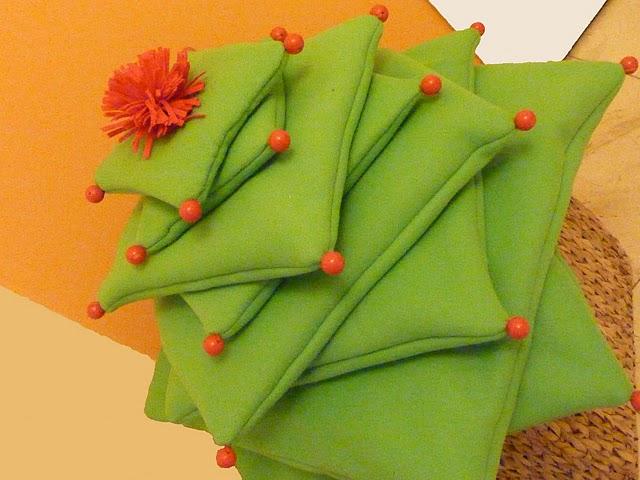 El árbol de navidad de cojines de fieltro de Fufita El árbol de navidad de cojines de fieltro de Fufita