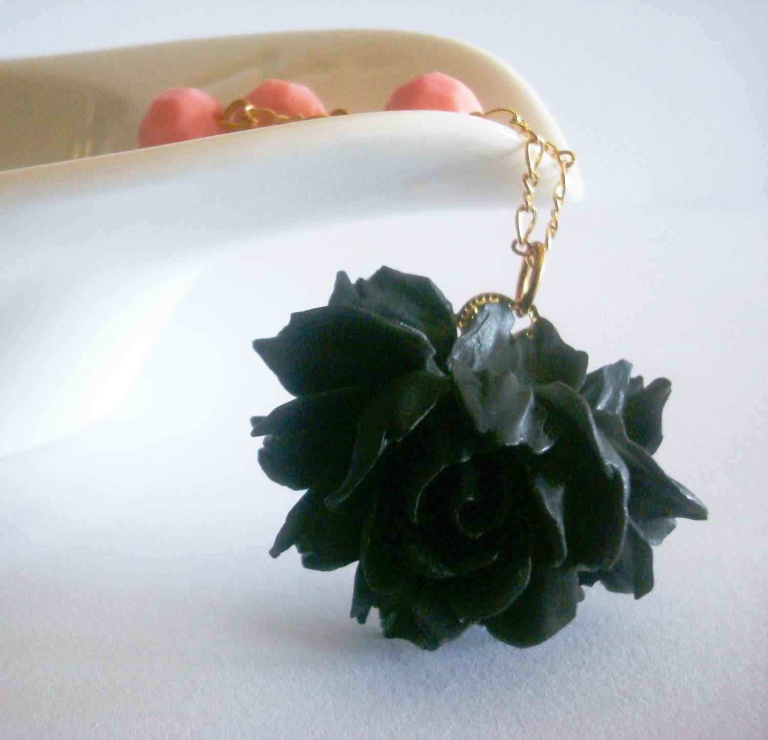 COLLAR ROSA NEGRA