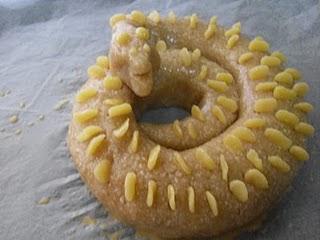 ANGUILA DE MAZAPÁN DE YEMA ANGUILA DE MAZAPÁN DE YEMA