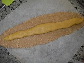 ANGUILA DE MAZAPÁN DE YEMA ANGUILA DE MAZAPÁN DE YEMA