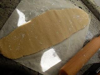 ANGUILA DE MAZAPÁN DE YEMA ANGUILA DE MAZAPÁN DE YEMA