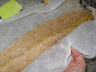 ANGUILA DE MAZAPÁN DE YEMA ANGUILA DE MAZAPÁN DE YEMA