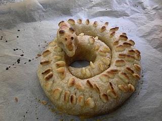 ANGUILA DE MAZAPÁN DE YEMA ANGUILA DE MAZAPÁN DE YEMA