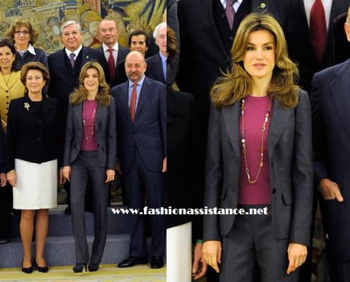 Los Príncipes de Asturias siguen prosiguen con su programa de audiencias en Zarzuela. El look de Dña. Letizia Los Príncipes de Asturias siguen prosiguen con su programa de audiencias en Zarzuela. El look de Dña. Letizia