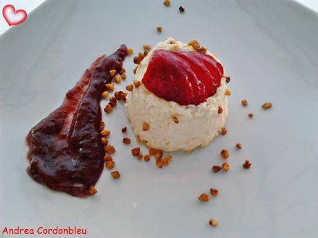 IDEA DE POSTRE PARA EL  MENÚ SAN VALENTÍN. QUESADA DE CHOCOLATE BLANCO CON SALSA DE FRUTOS ROJOS, FRESA Y ALMENDRA GARRAPIÑADA (SE PUEDE ACOMPAÑAR CON SORBETE DE NARANJA)