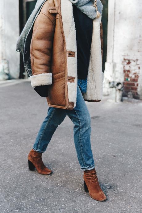 Denim_Lover-Topshop_Jeans-Vintage_Coat-Grey_Scarf-Brown_Booties-Navy_Sweayer-Denim_Shirt-Braids-NYFW-New_York_Fashion_Week-Street_style-Celine_Bag-Vestiaire_Collective-27