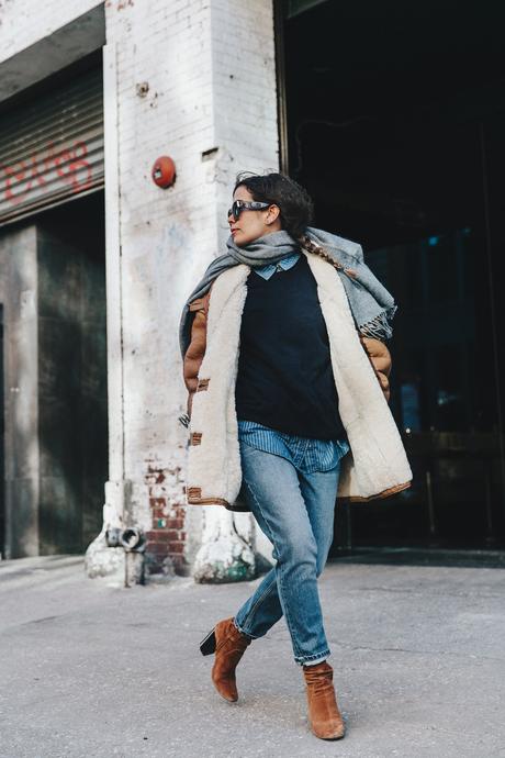 Denim_Lover-Topshop_Jeans-Vintage_Coat-Grey_Scarf-Brown_Booties-Navy_Sweayer-Denim_Shirt-Braids-NYFW-New_York_Fashion_Week-Street_style-Celine_Bag-Vestiaire_Collective-44