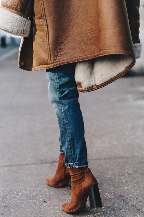 Denim_Lover-Topshop_Jeans-Vintage_Coat-Grey_Scarf-Brown_Booties-Navy_Sweayer-Denim_Shirt-Braids-NYFW-New_York_Fashion_Week-Street_style-Celine_Bag-Vestiaire_Collective-60