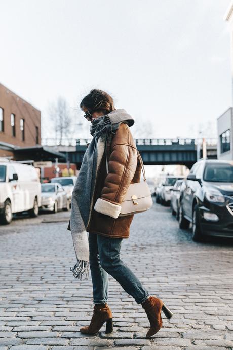 Denim_Lover-Topshop_Jeans-Vintage_Coat-Grey_Scarf-Brown_Booties-Navy_Sweayer-Denim_Shirt-Braids-NYFW-New_York_Fashion_Week-Street_style-Celine_Bag-Vestiaire_Collective-35