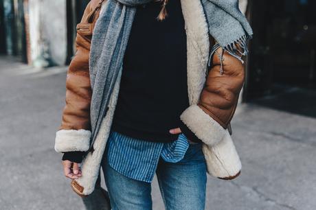 Denim_Lover-Topshop_Jeans-Vintage_Coat-Grey_Scarf-Brown_Booties-Navy_Sweayer-Denim_Shirt-Braids-NYFW-New_York_Fashion_Week-Street_style-Celine_Bag-Vestiaire_Collective-76