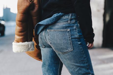 Denim_Lover-Topshop_Jeans-Vintage_Coat-Grey_Scarf-Brown_Booties-Navy_Sweayer-Denim_Shirt-Braids-NYFW-New_York_Fashion_Week-Street_style-Celine_Bag-Vestiaire_Collective-86