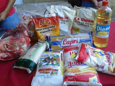 EL RECREO - HOY SABADO EL GOBIERNO NACIONAL REALIZO UNADISTRIBUCION DE ALIMENTOS EN HOYO DE LAS DELICIAS